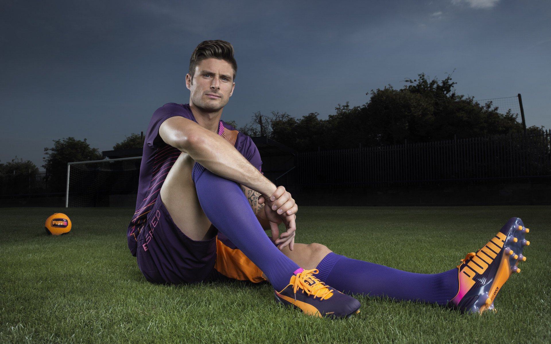 哈兰德连场爆发后上演尬舞,瓜帅盛赞其已达梅西C罗级别,哈兰德足球视频