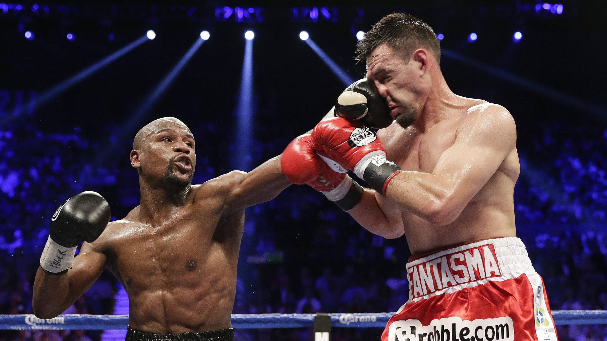 主裁判判罚尺度公开透明化,减少争议判决,主裁判可以罚下边裁吗