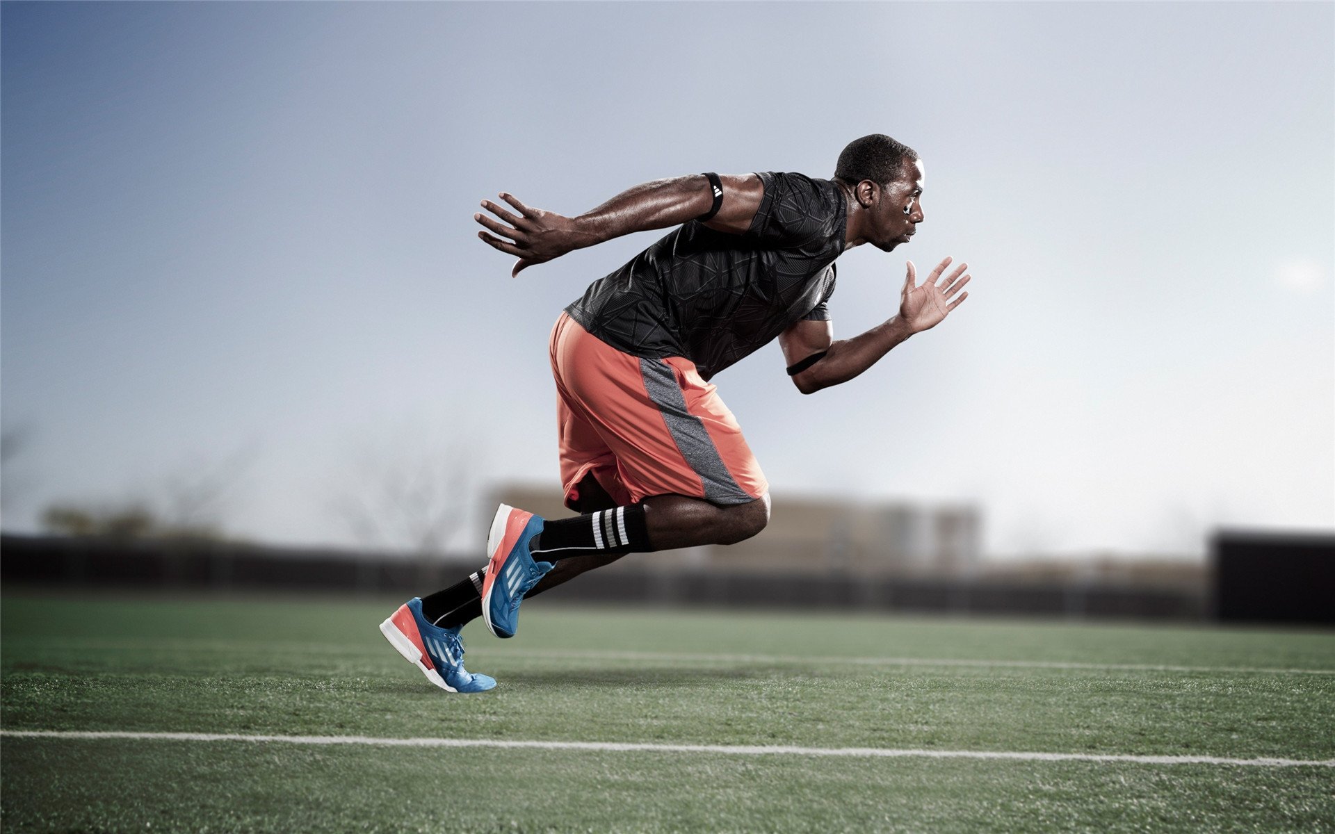 球员在欧洲杯中以快速反击成为媒体焦点，欧洲杯球员倒地不起